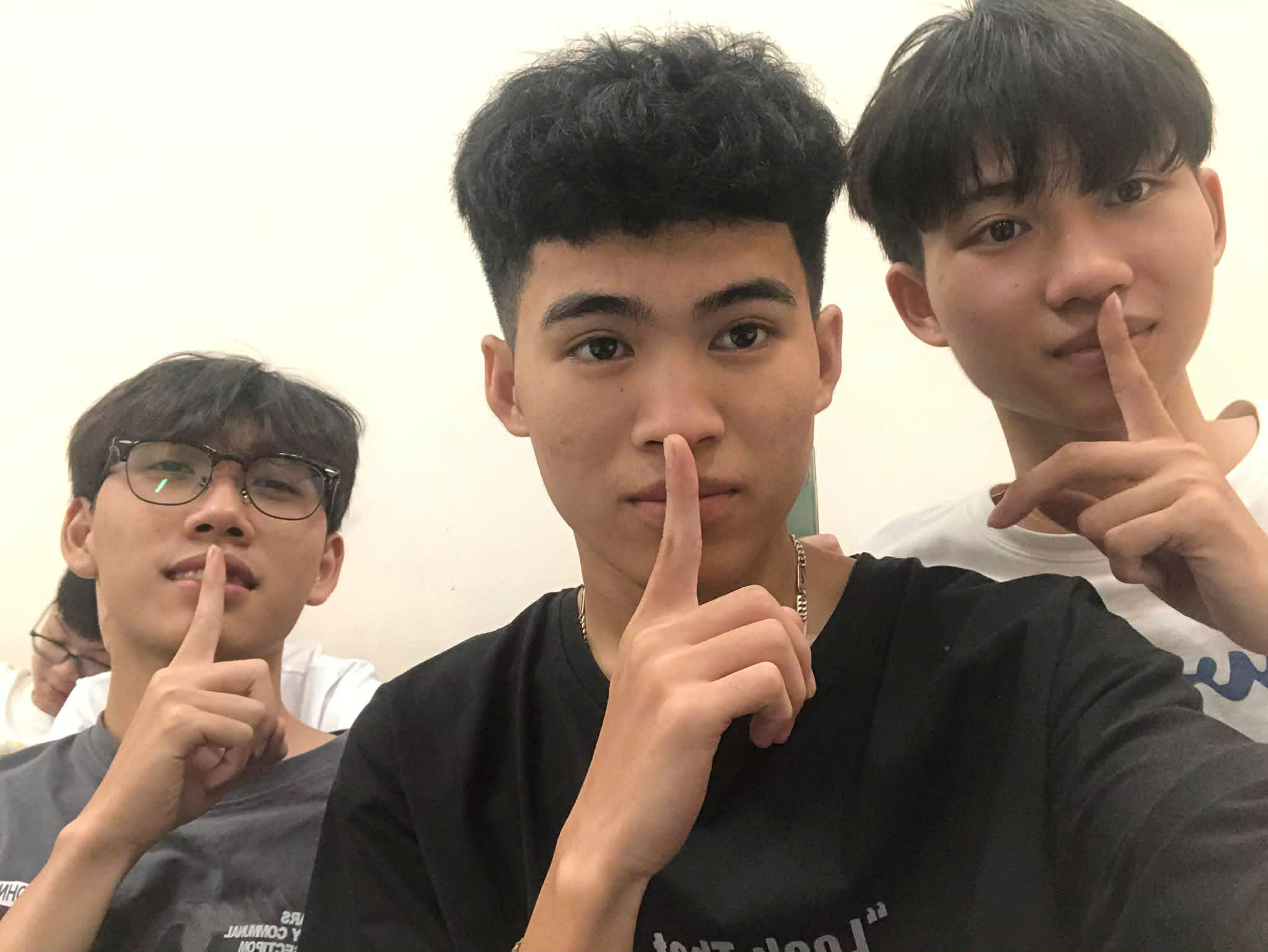 Suỵt